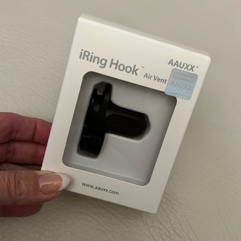 iRing Hook for Air Vent in any car. Vertically or horizontally compatible. NWT